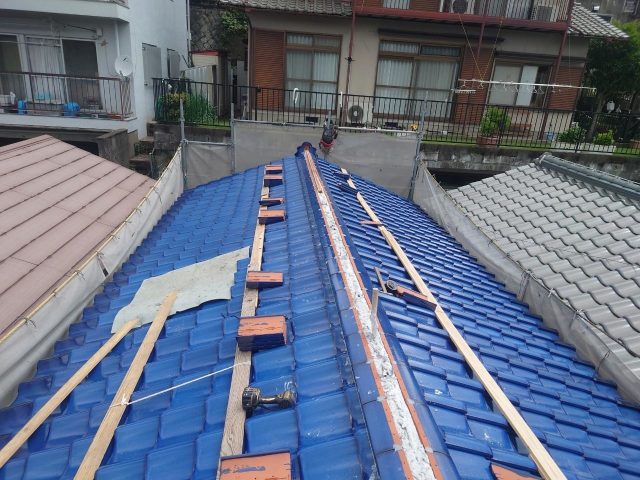 稲美町の葺き替え工事における棟瓦の下地